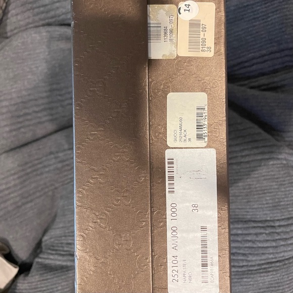 Gucci Nero Pumps - Like New! Size 38, approx 4 in high - Picture 3 of 10